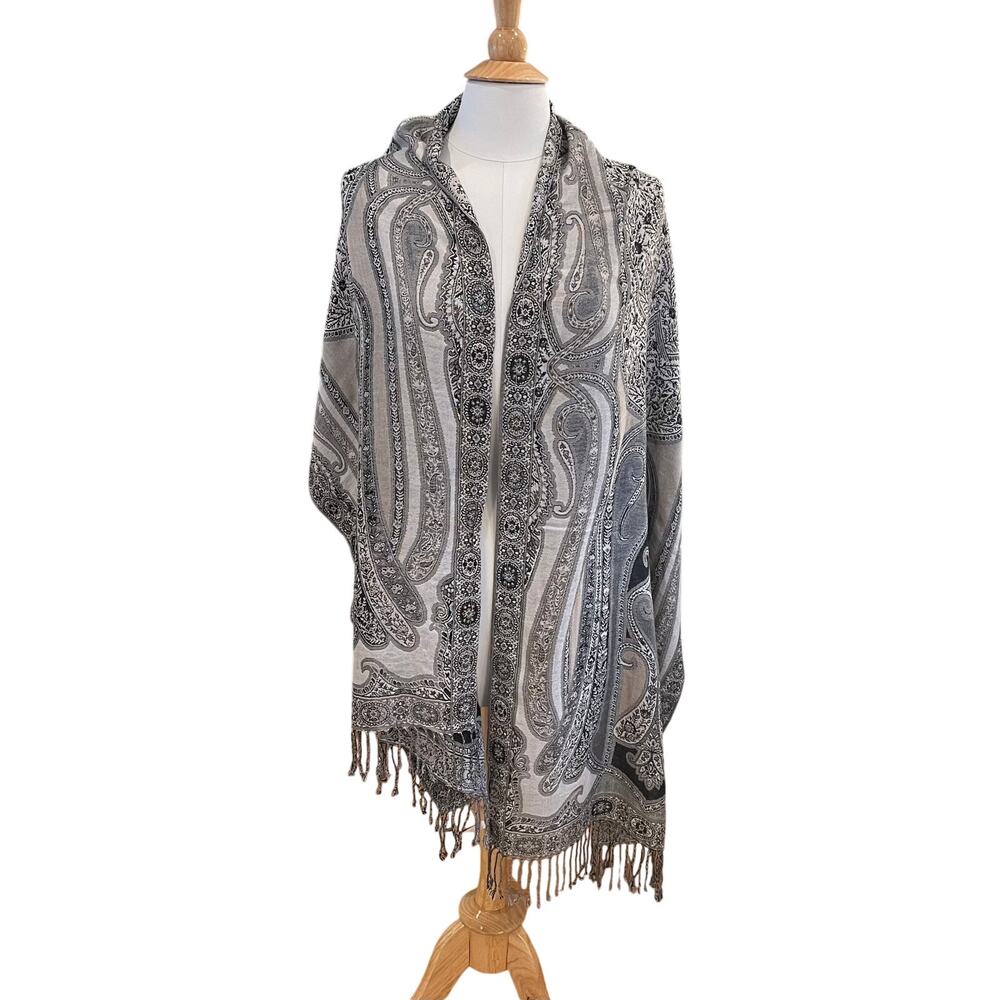 CollectionEighteen Large Gray Paisley Wrap / Shawl, Fringe, Classic, 21 x 78